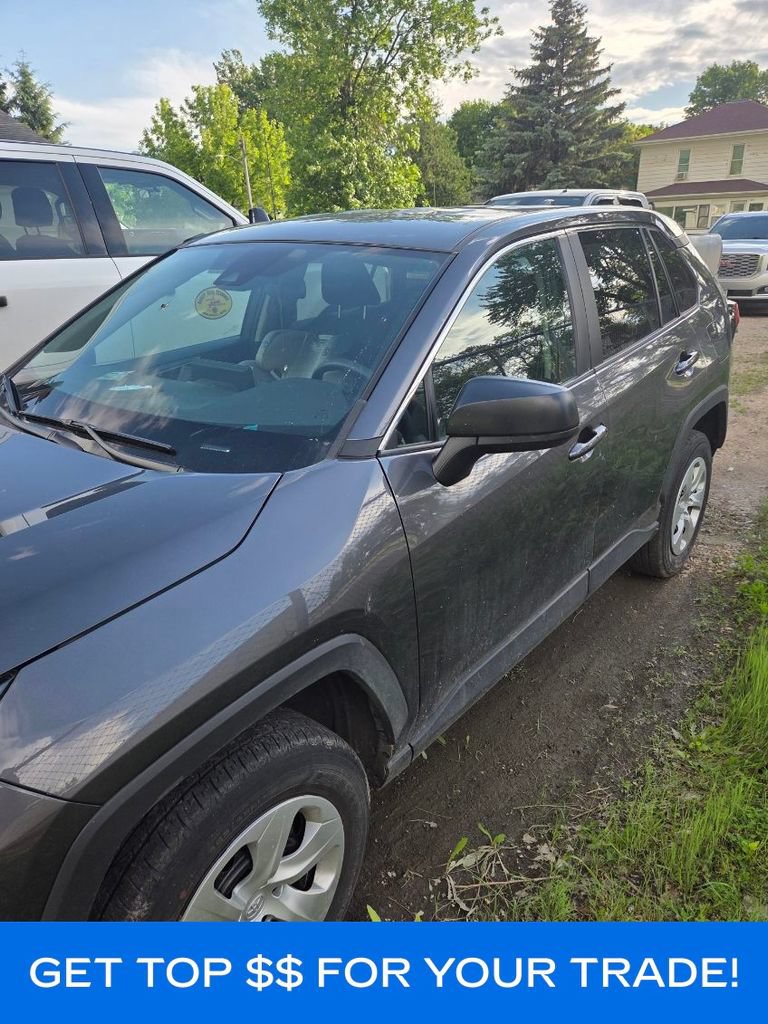 Used 2023 Toyota RAV4 LE AWD/4WD image 3