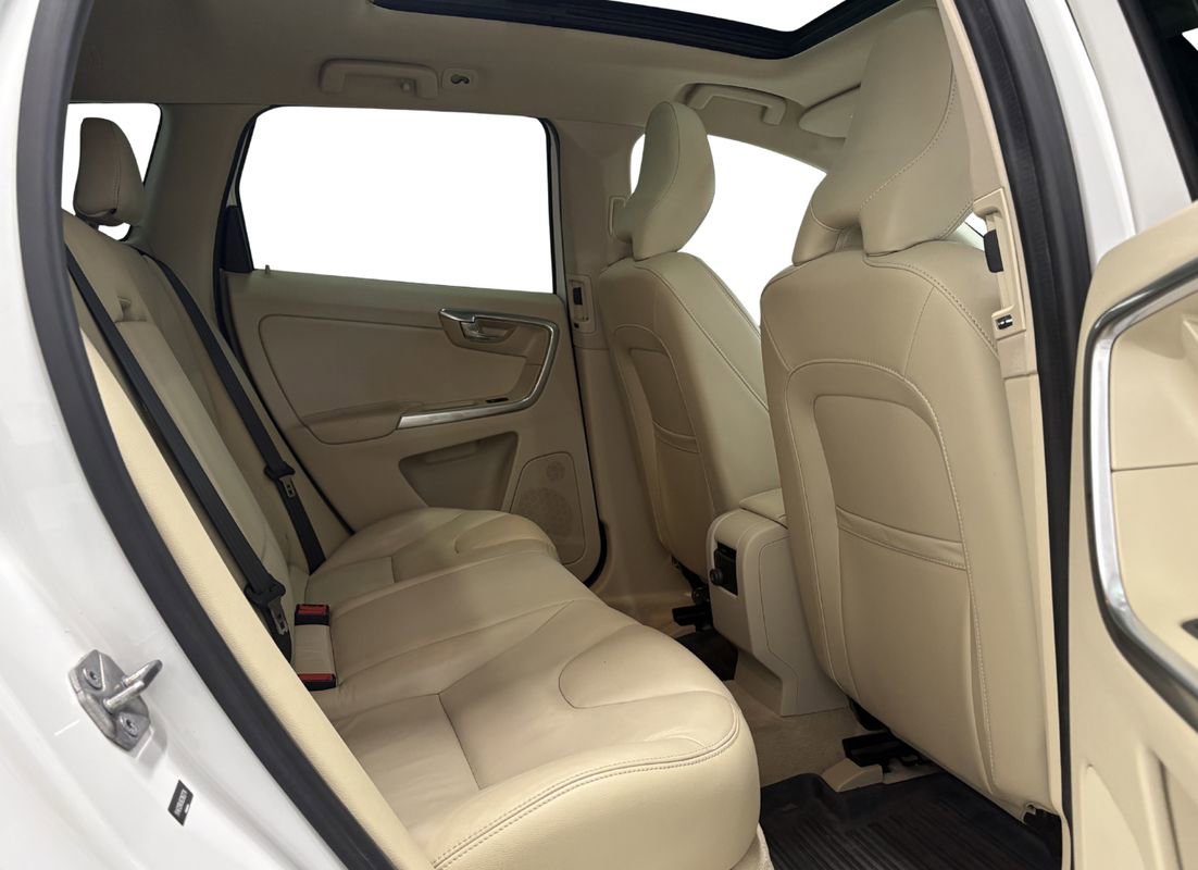 Used 2016 Volvo XC60 T5 Premier w/ Proximity Package AWD/4WD image 14