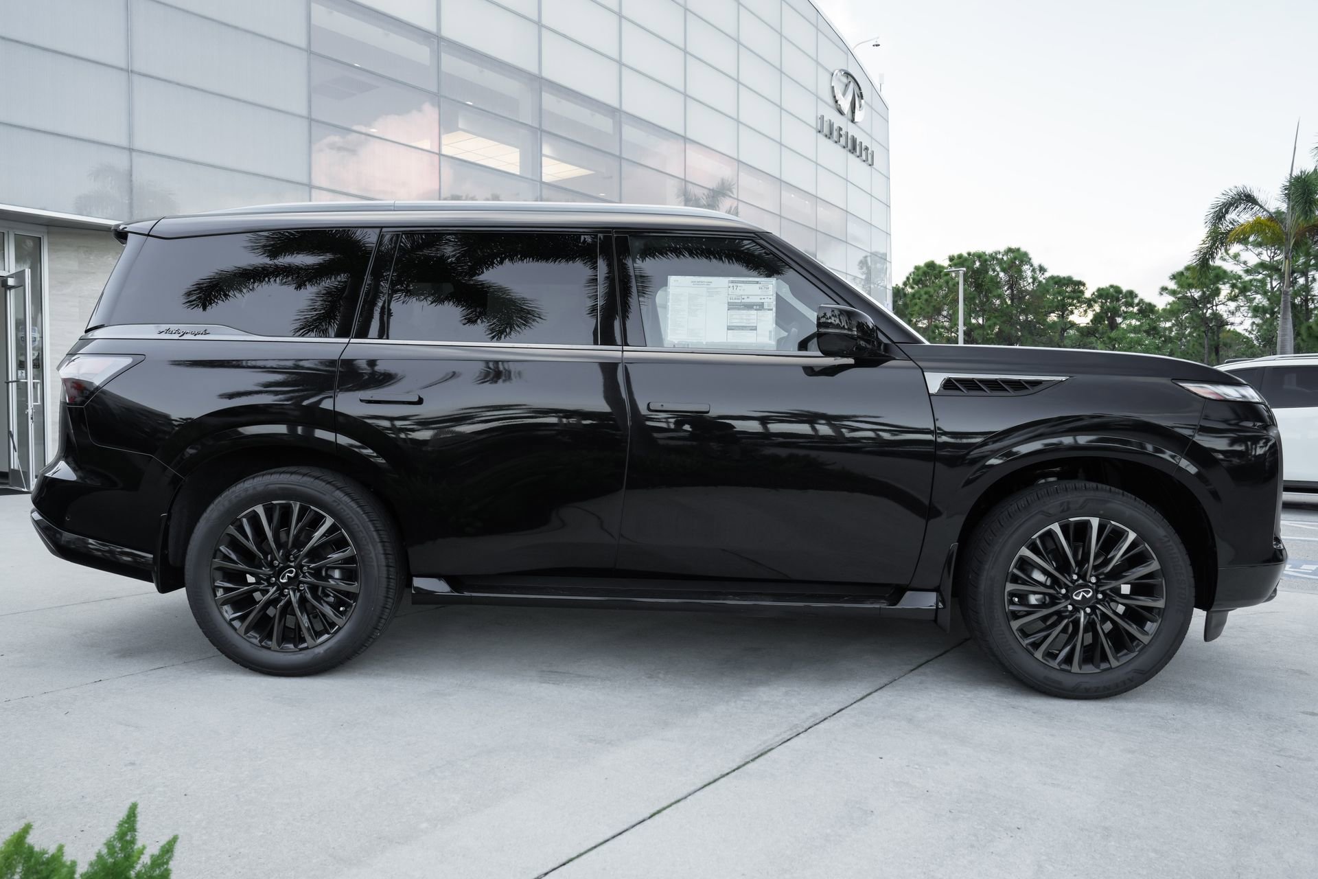 New 2026 INFINITI QX80 Autograph w/ Premium Cargo Package image 23