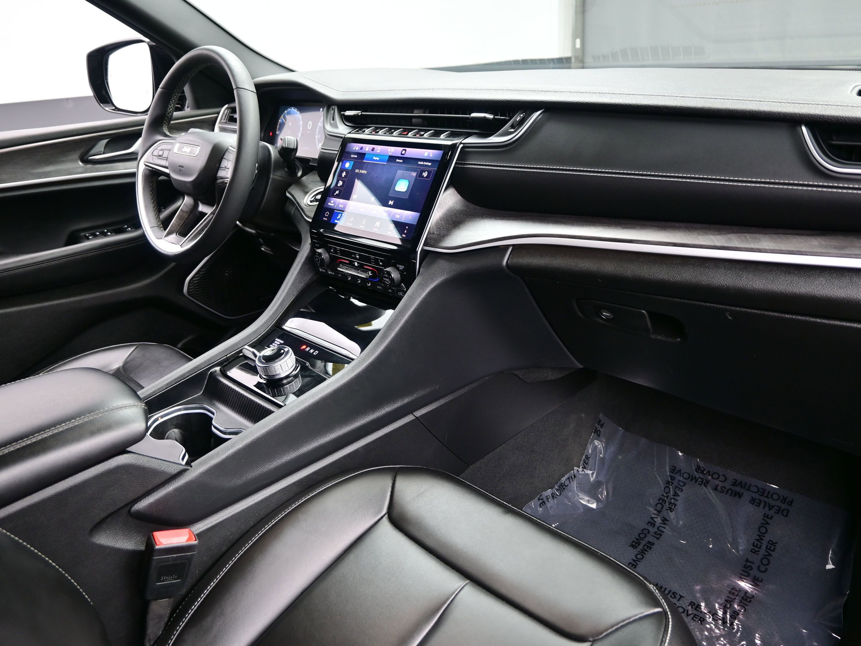 Used 2025 Jeep Grand Cherokee L Limited w/ Black Appearance Package image 15