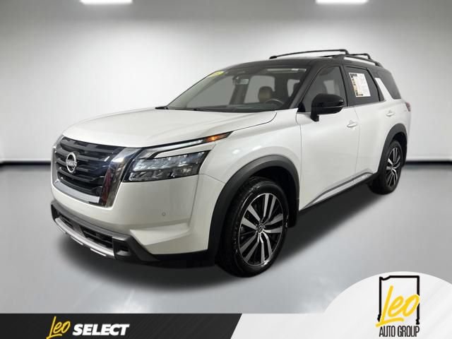 Used 2025 Nissan Pathfinder Platinum AWD/4WD image 1