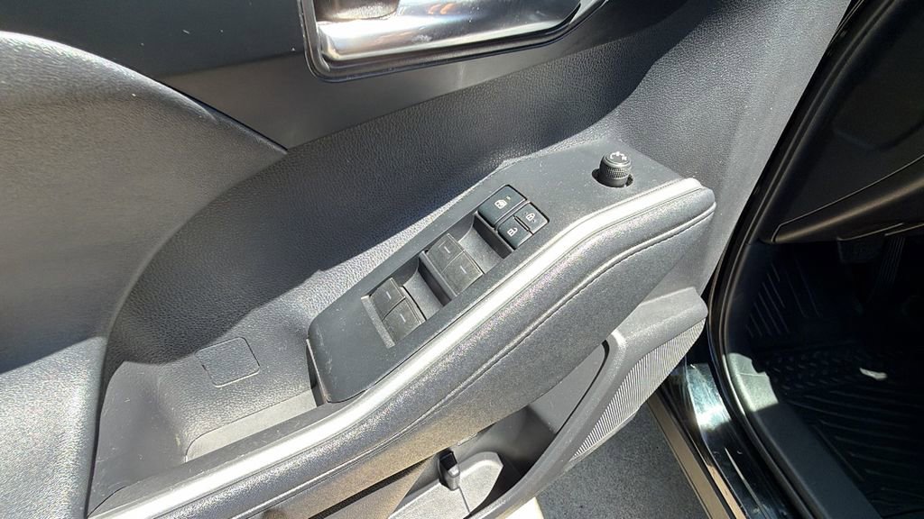 Used 2021 Toyota Highlander XLE FWD image 20