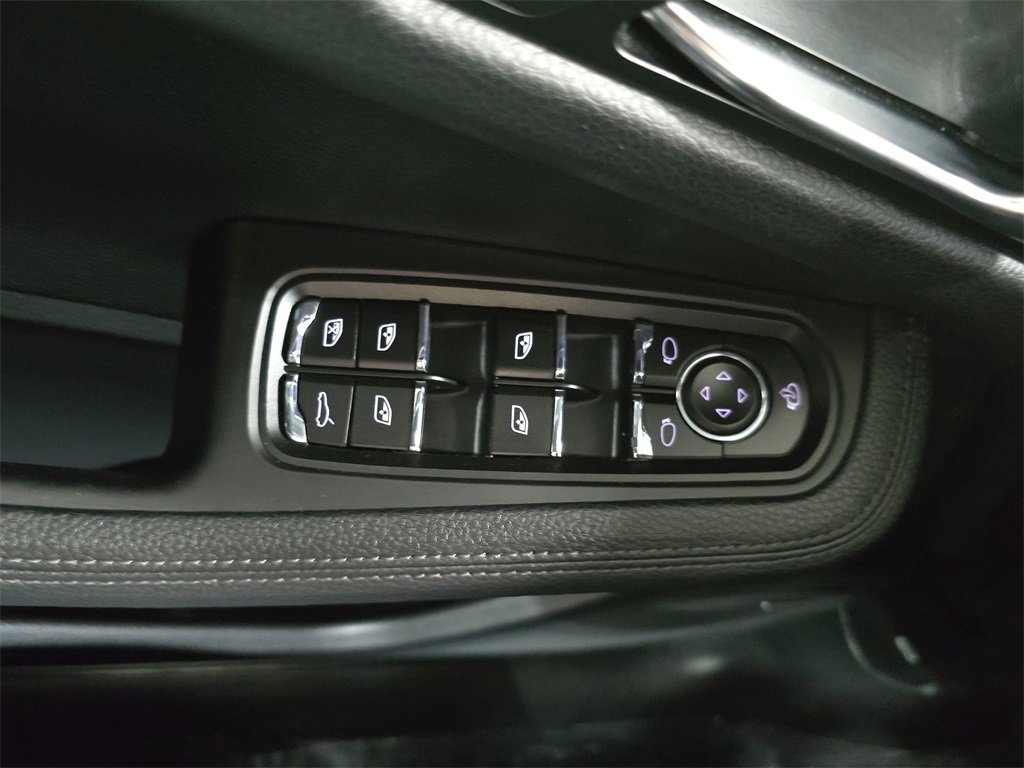 Used 2024 Porsche Macan image 21