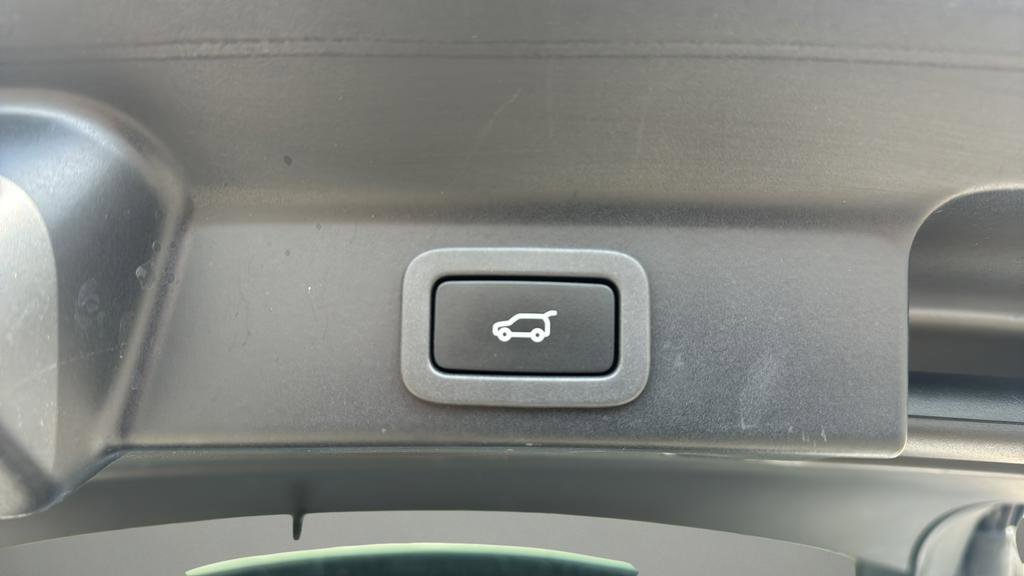 Used 2021 Jaguar F-PACE SVR AWD/4WD image 9