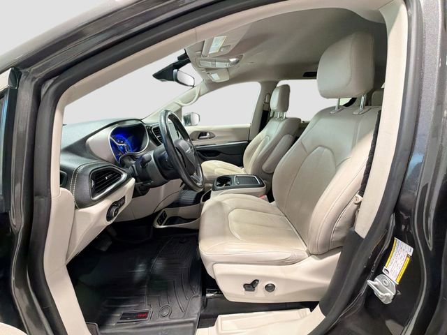 Used 2021 Chrysler Pacifica Touring-L w/ Uconnect Theater Family Group image 18