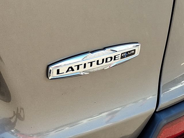 Used 2020 Jeep Cherokee Latitude Plus w/ Comfort/Convenience Group AWD/4WD image 27
