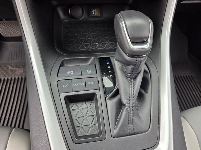 Used 2023 Toyota RAV4 XLE Premium image 13