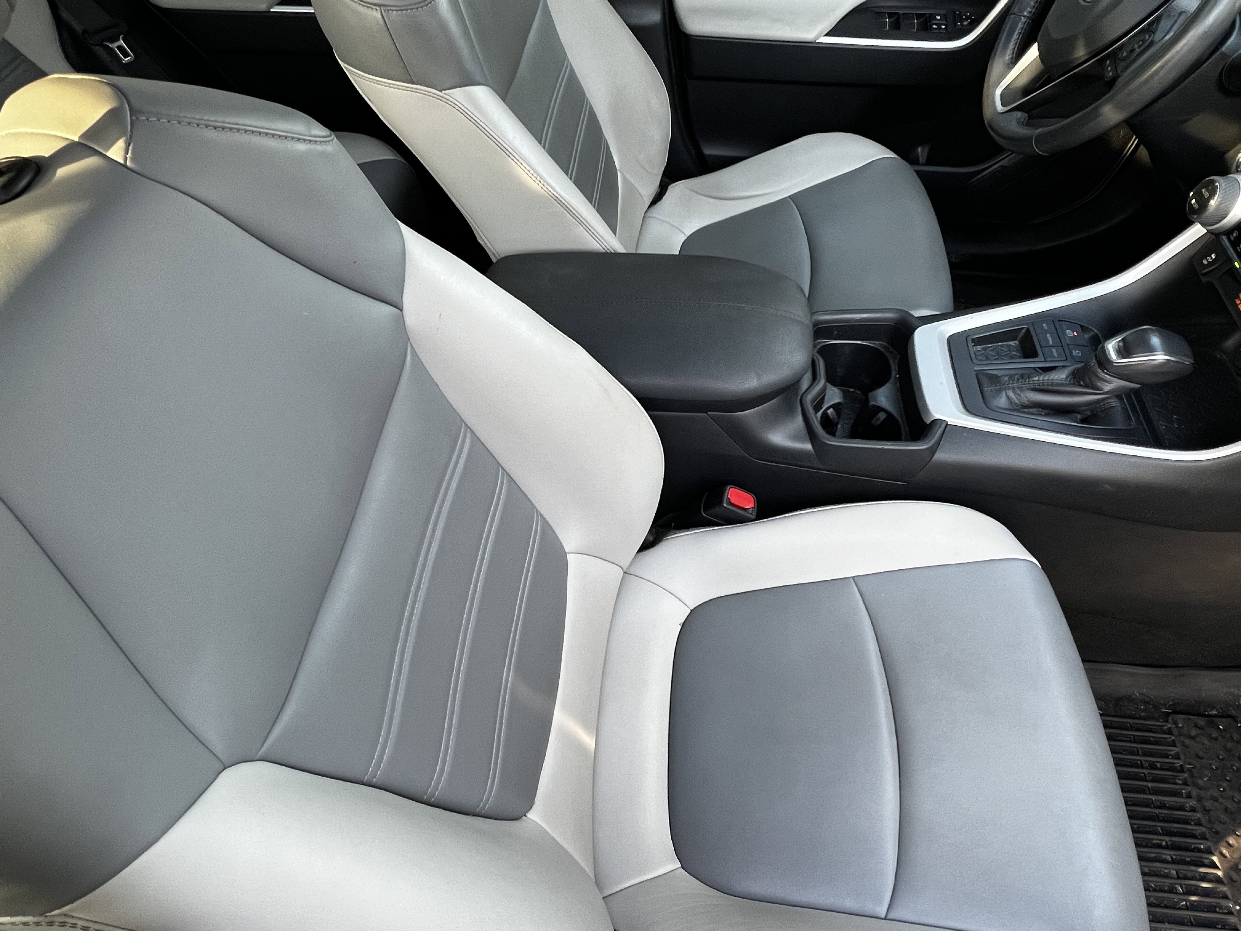 Used 2020 Toyota RAV4 XLE Premium image 45