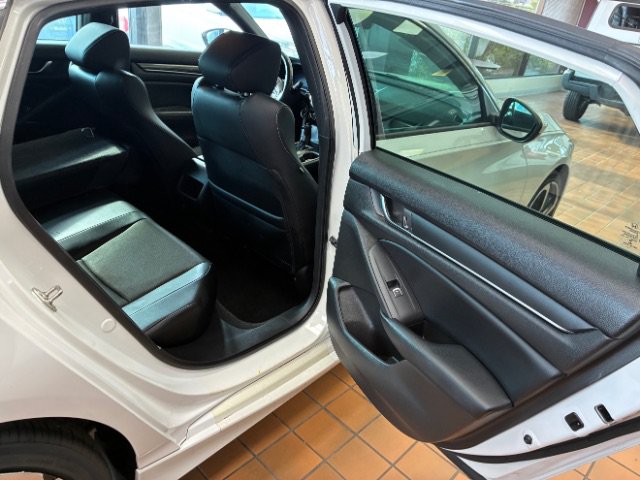 Used 2018 Honda Accord Sport image 31