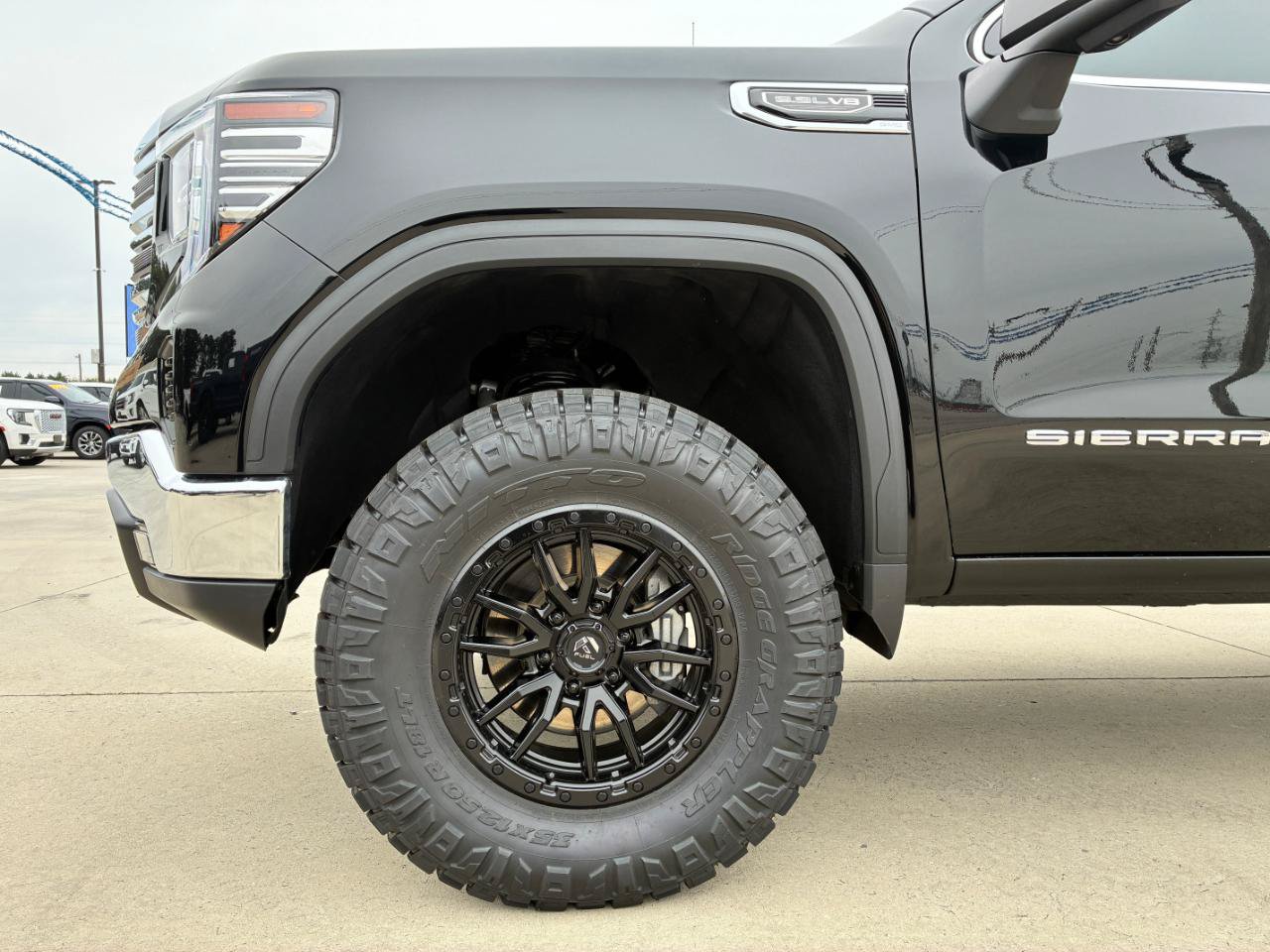 Used 2025 GMC Sierra 1500 SLT AWD/4WD image 7