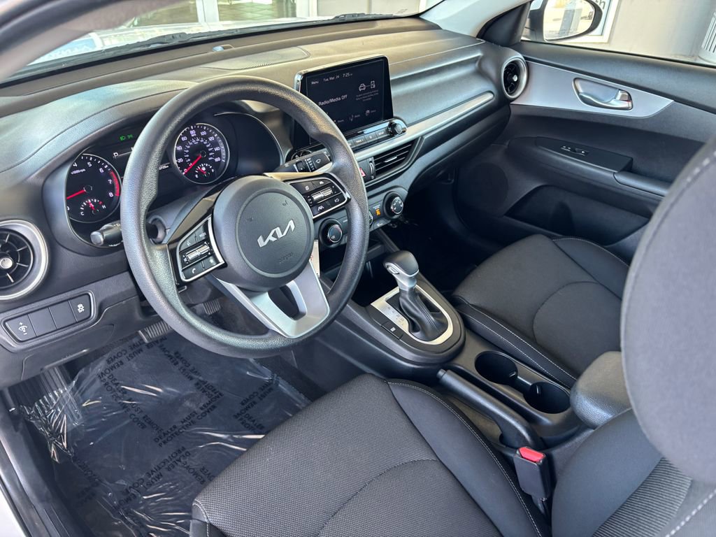 Used 2023 Kia Forte LXS image 9