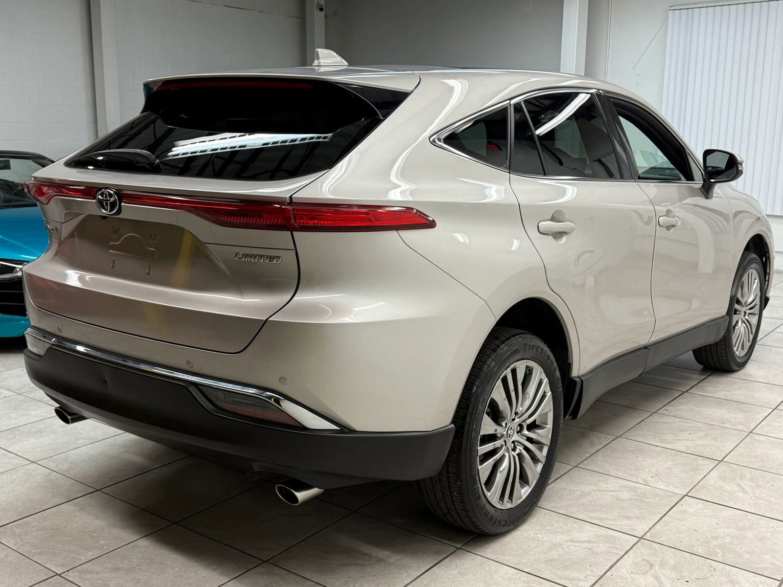 Used 2023 Toyota Venza Limited image 9