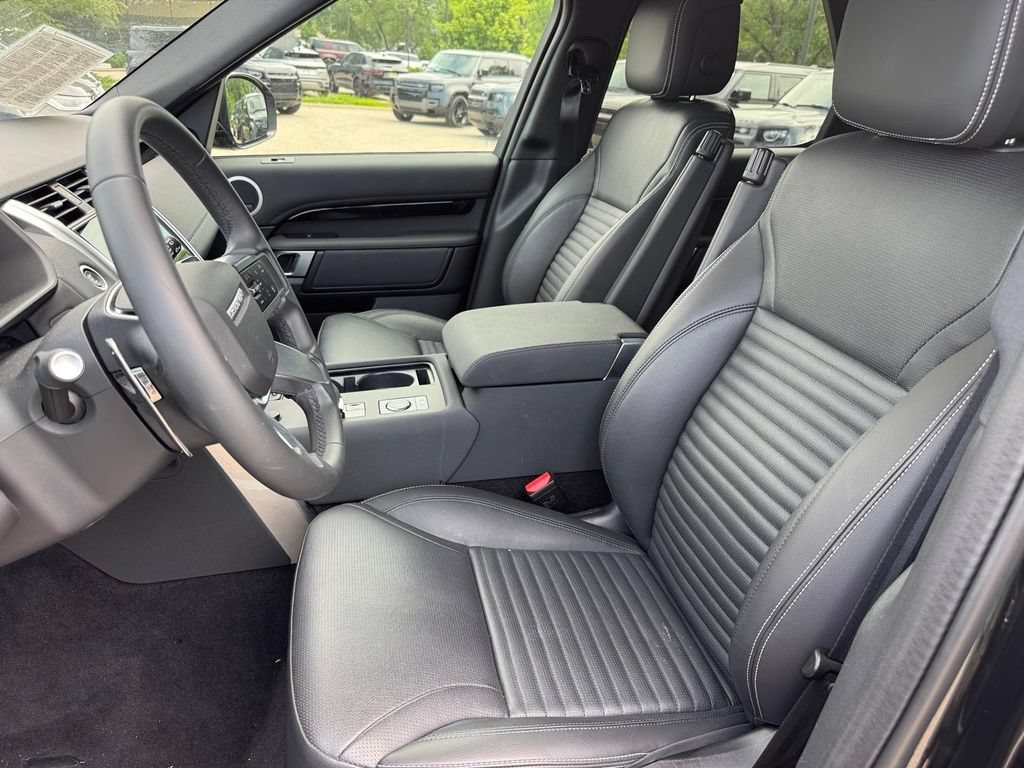 Used 2025 Land Rover Discovery S AWD/4WD image 7