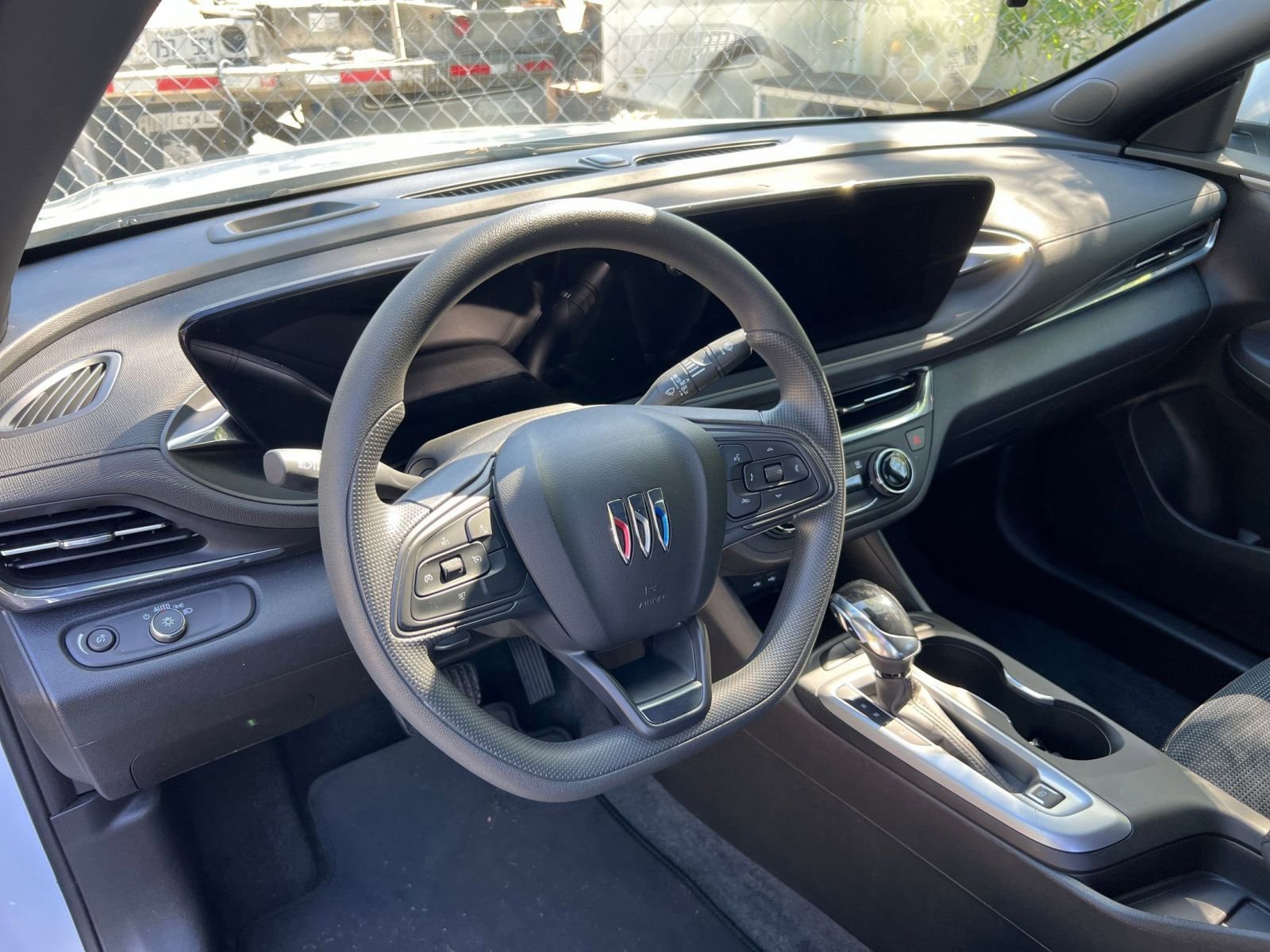 Used 2025 Buick Envista Preferred image 31