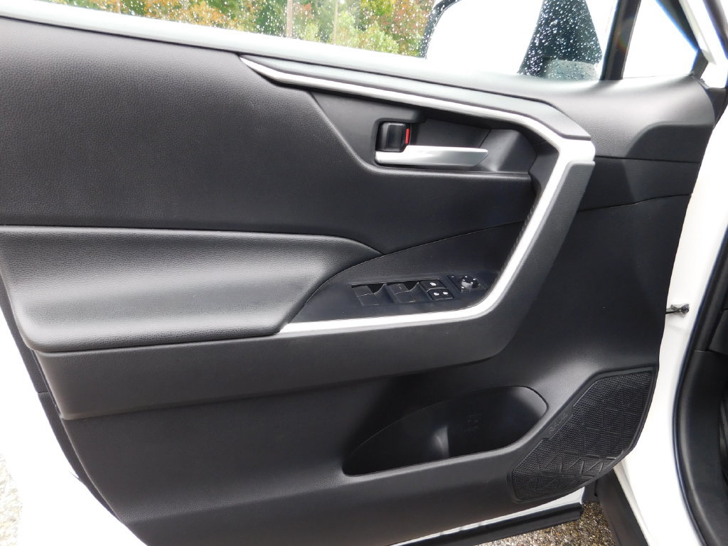 Used 2020 Toyota RAV4 XLE w/ Convenience Package AWD/4WD image 17
