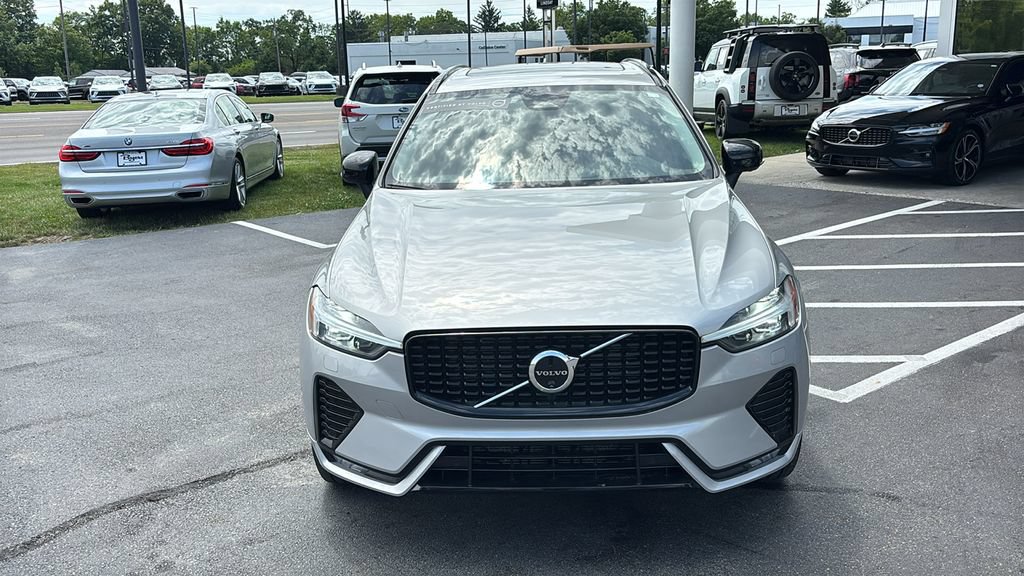 Certified 2025 Volvo XC60 B5 Plus AWD/4WD image 5