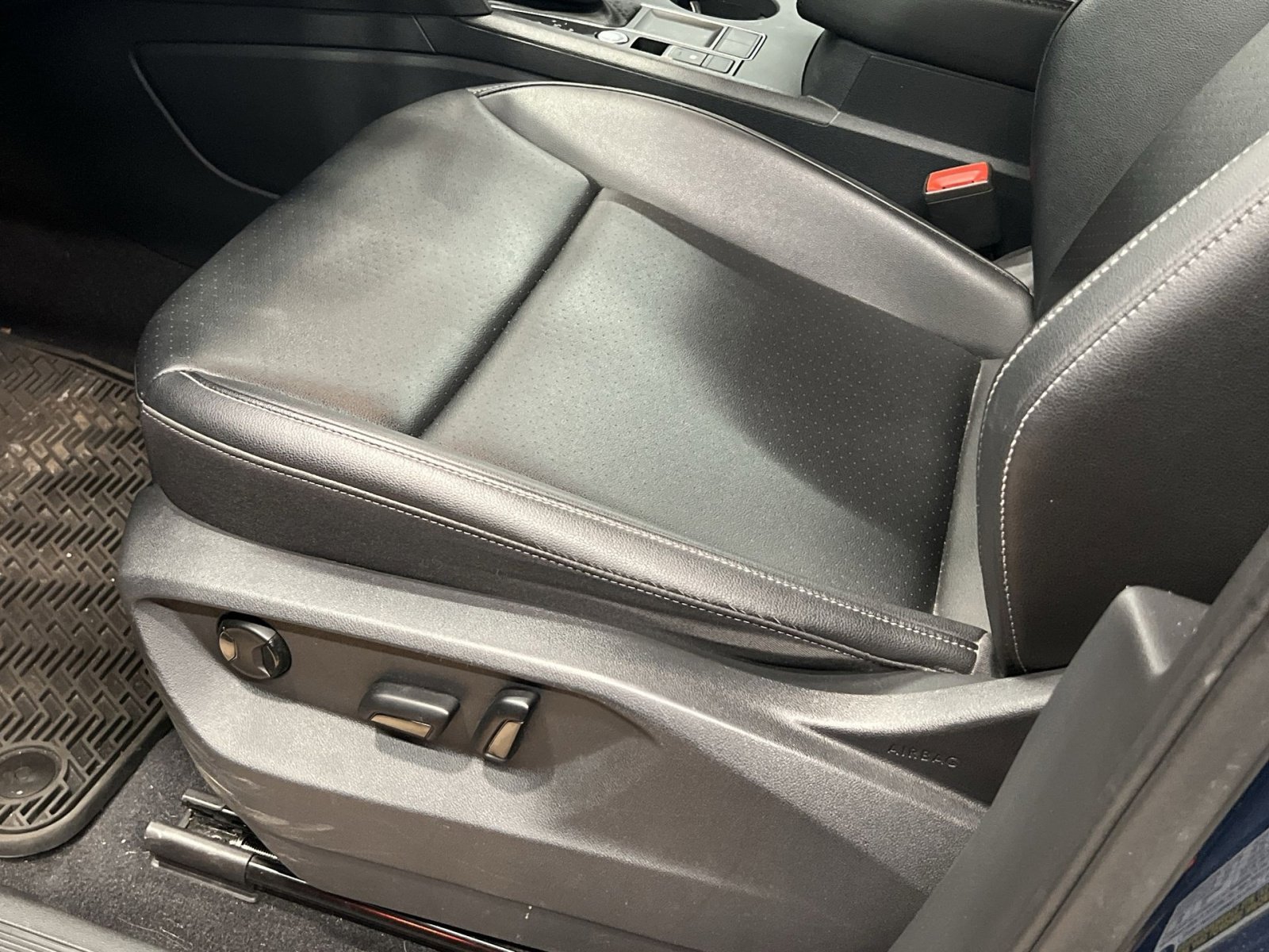 Used 2019 Volkswagen Atlas SE FWD image 12