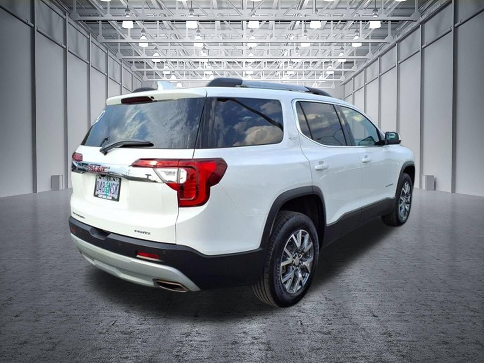 Used 2022 GMC Acadia SLT w/ Technology Package AWD/4WD image 6