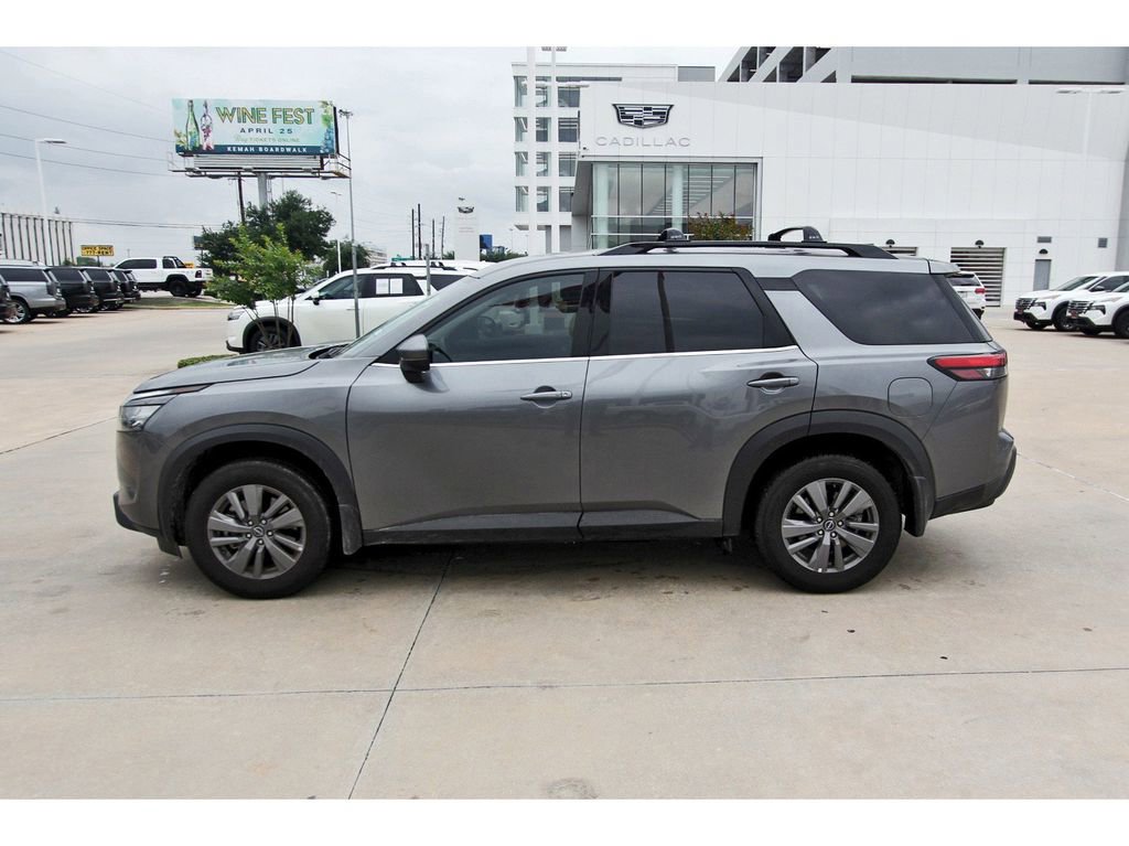Used 2025 Nissan Pathfinder SV FWD image 3