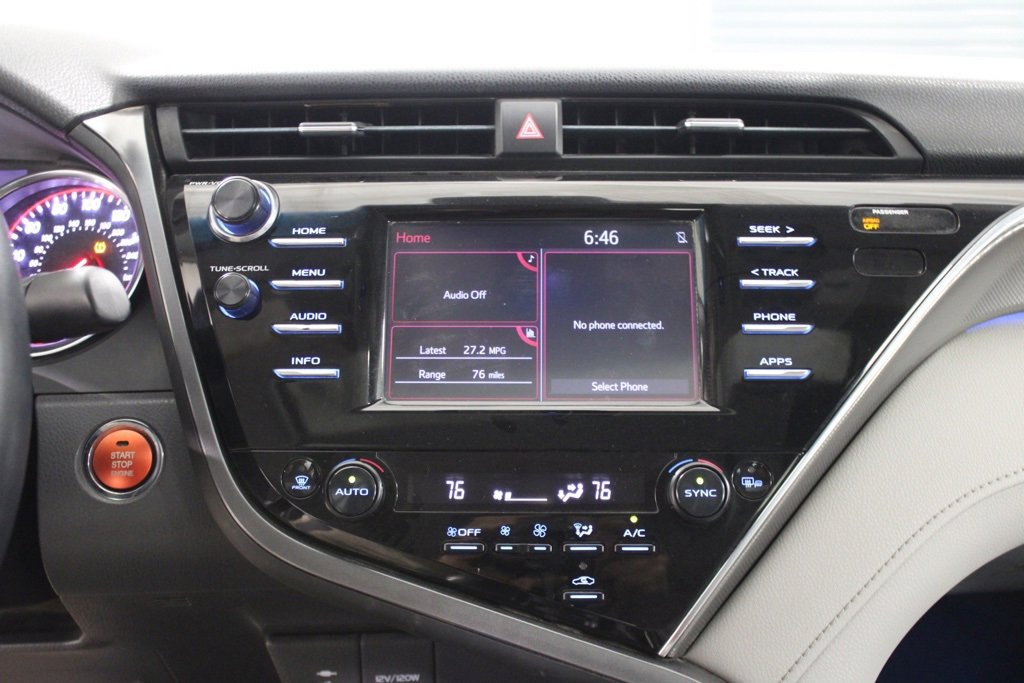 Used 2018 Toyota Camry XSE image 6