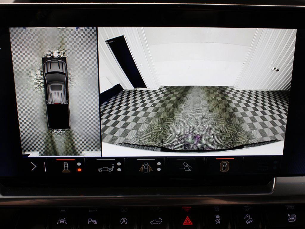 Used 2024 Chevrolet Silverado 1500 LT Trail Boss w/ LT Trail Boss Premium Package image 16