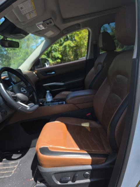Used 2023 Nissan Pathfinder Platinum AWD/4WD image 3