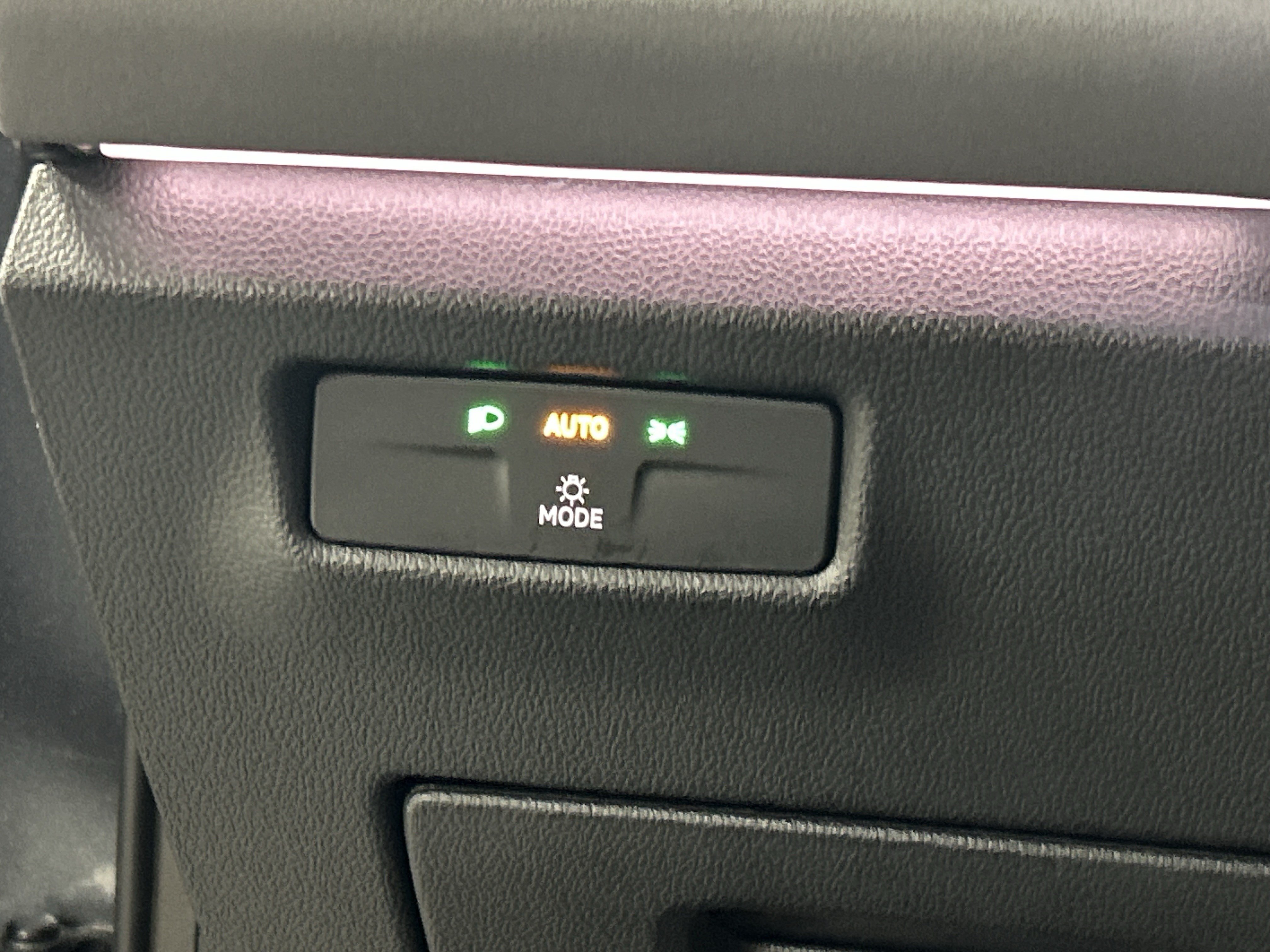Used 2025 Volkswagen Tiguan SE FWD image 29