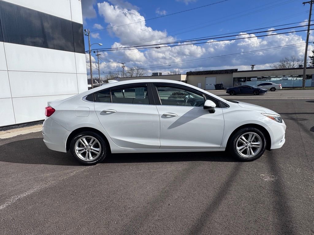 Used 2017 Chevrolet Cruze LT image 3