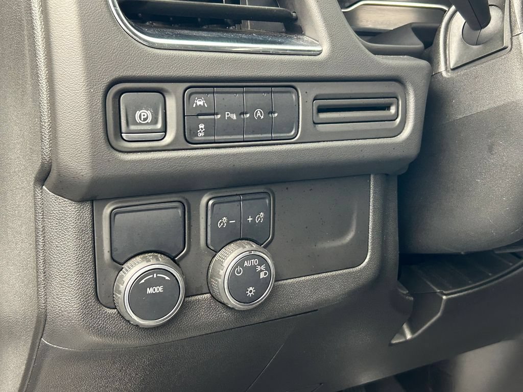 Used 2024 Chevrolet Suburban RST RWD image 18