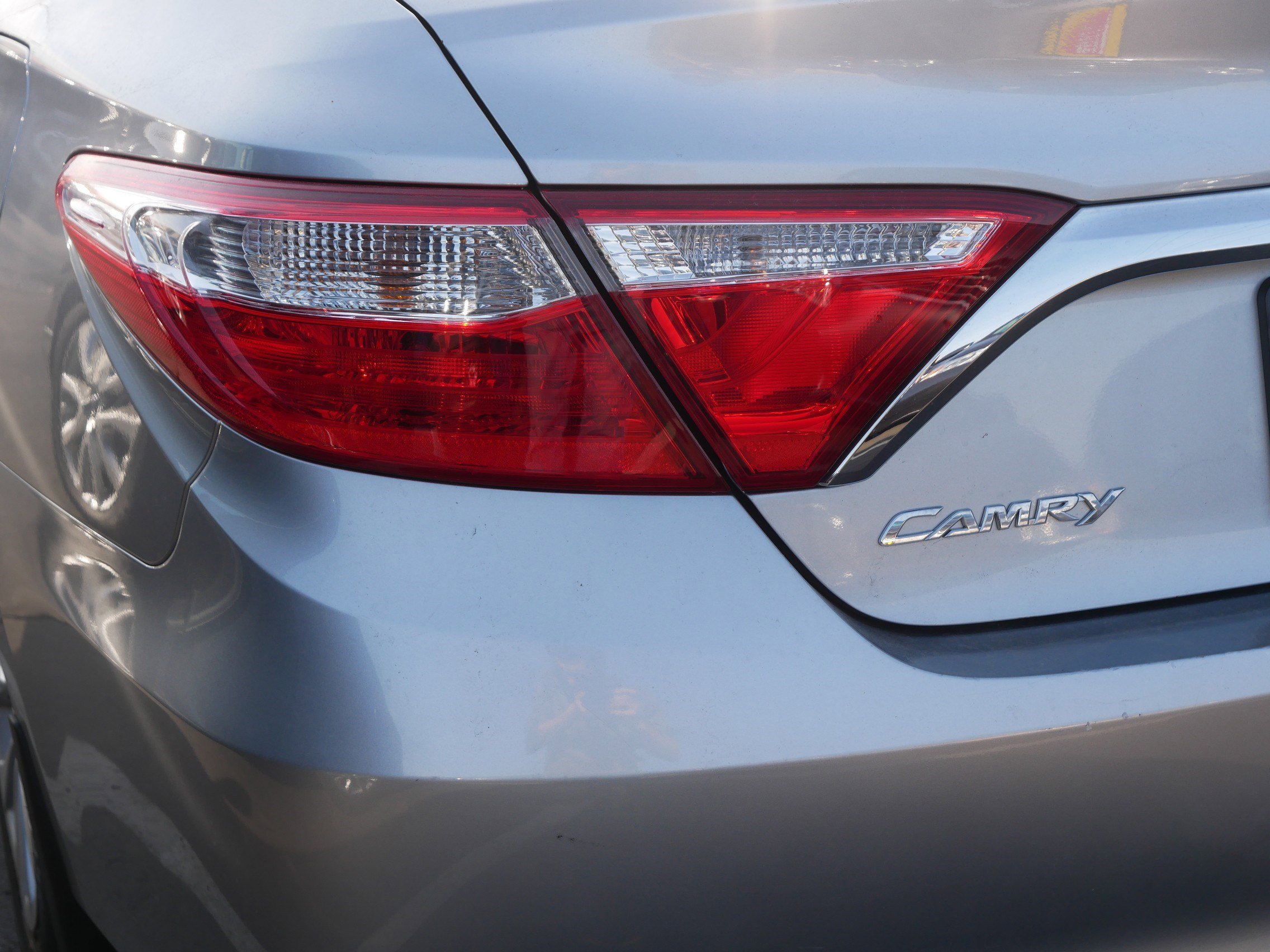 Used 2015 Toyota Camry LE image 17