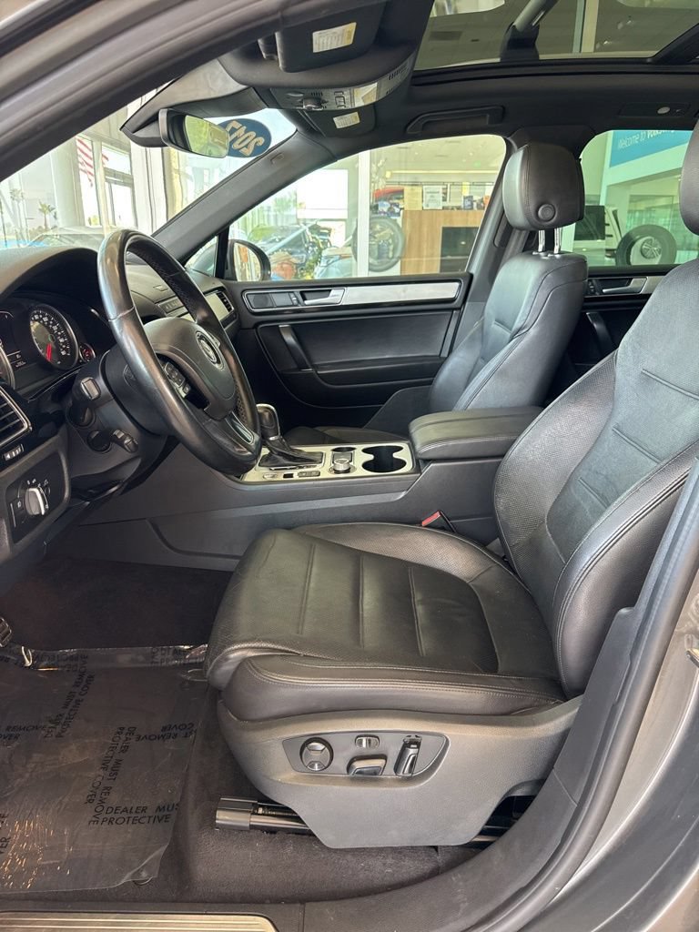 Used 2017 Volkswagen Touareg Wolfsburg Edition AWD/4WD image 10