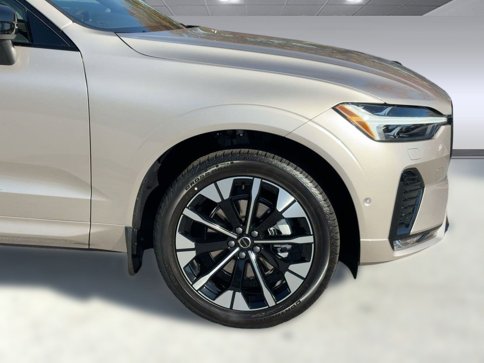 New 2026 Volvo XC60 B5 Plus w/ Climate Package image 12