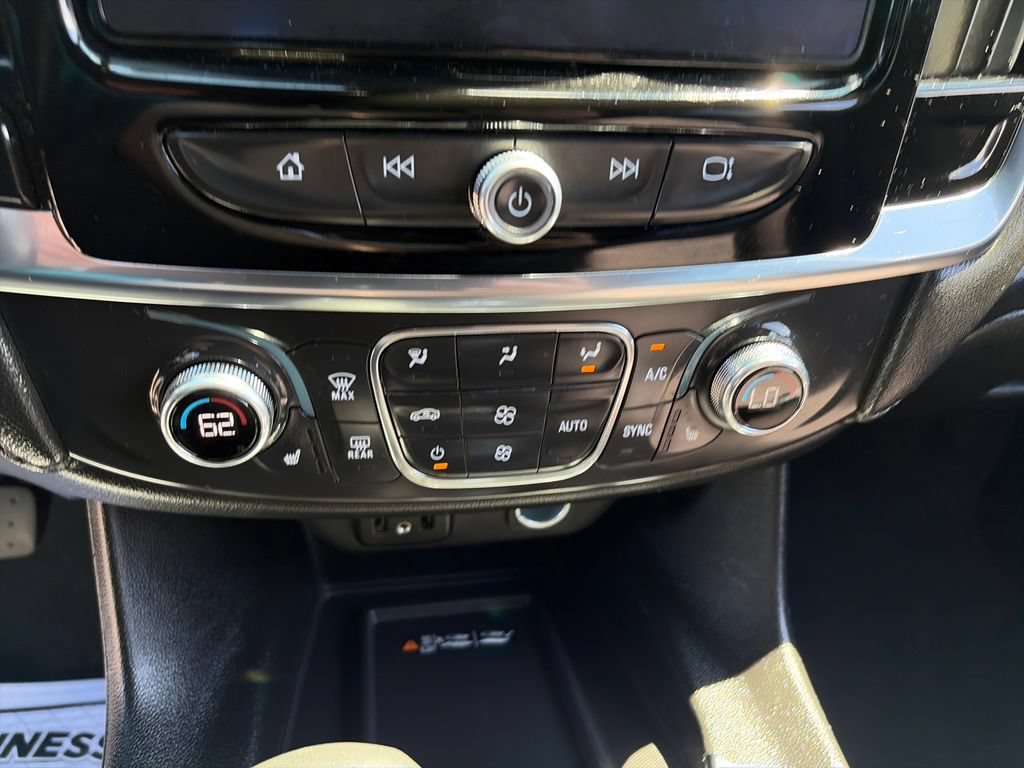 Used 2023 Chevrolet Traverse LT FWD image 22