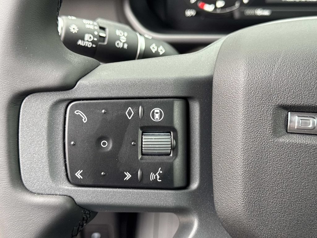 New 2026 Land Rover Defender 110 X-Dynamic SE AWD/4WD image 29