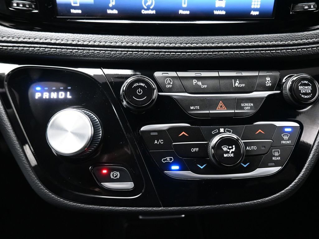 Used 2024 Chrysler Pacifica Touring image 24