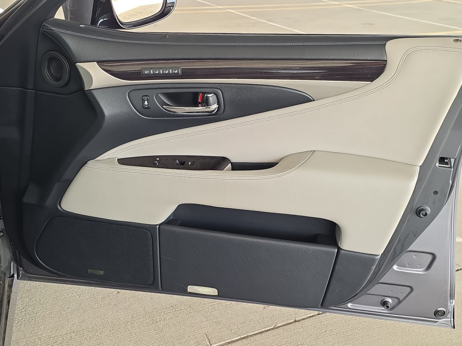 Used 2014 Lexus LS 460 w/ Comfort Package RWD image 26