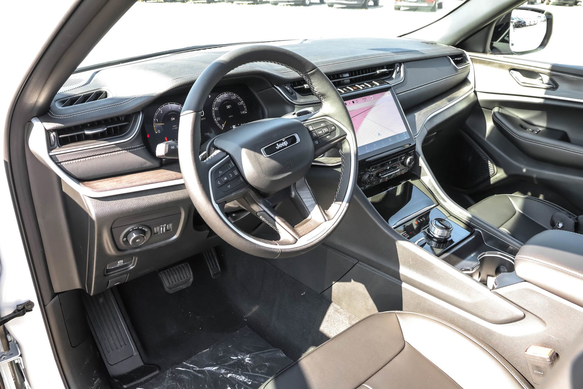 New 2025 Jeep Grand Cherokee Limited image 4