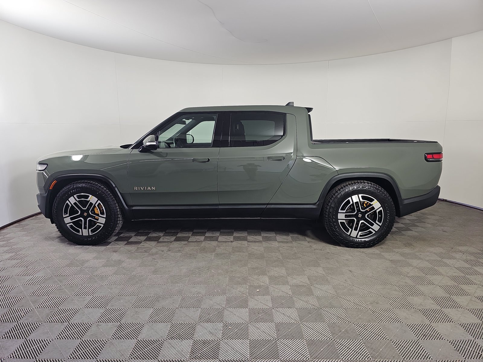 Used 2022 Rivian R1T Launch Edition AWD/4WD image 2