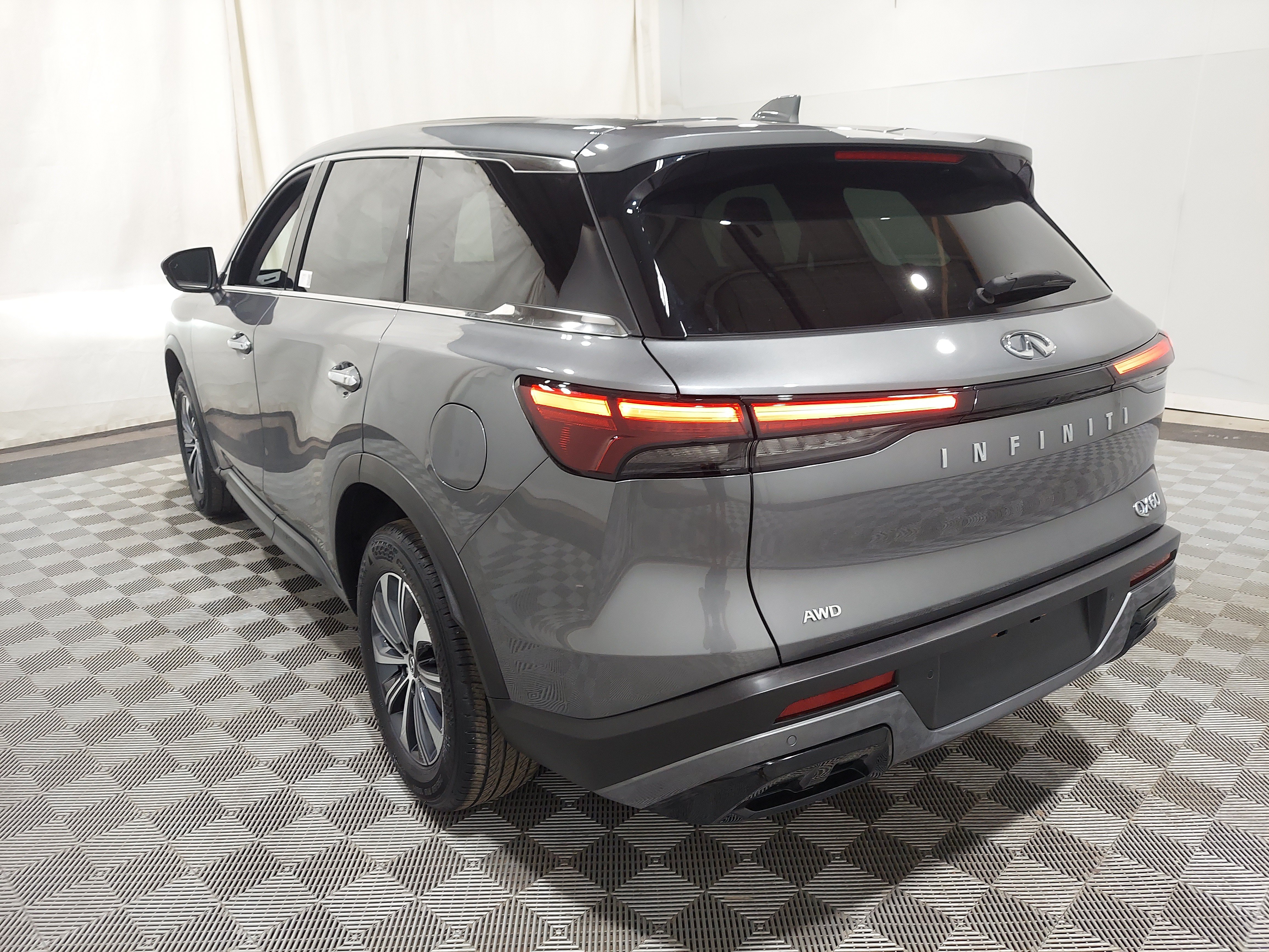 Used 2024 INFINITI QX60 Pure AWD/4WD image 2