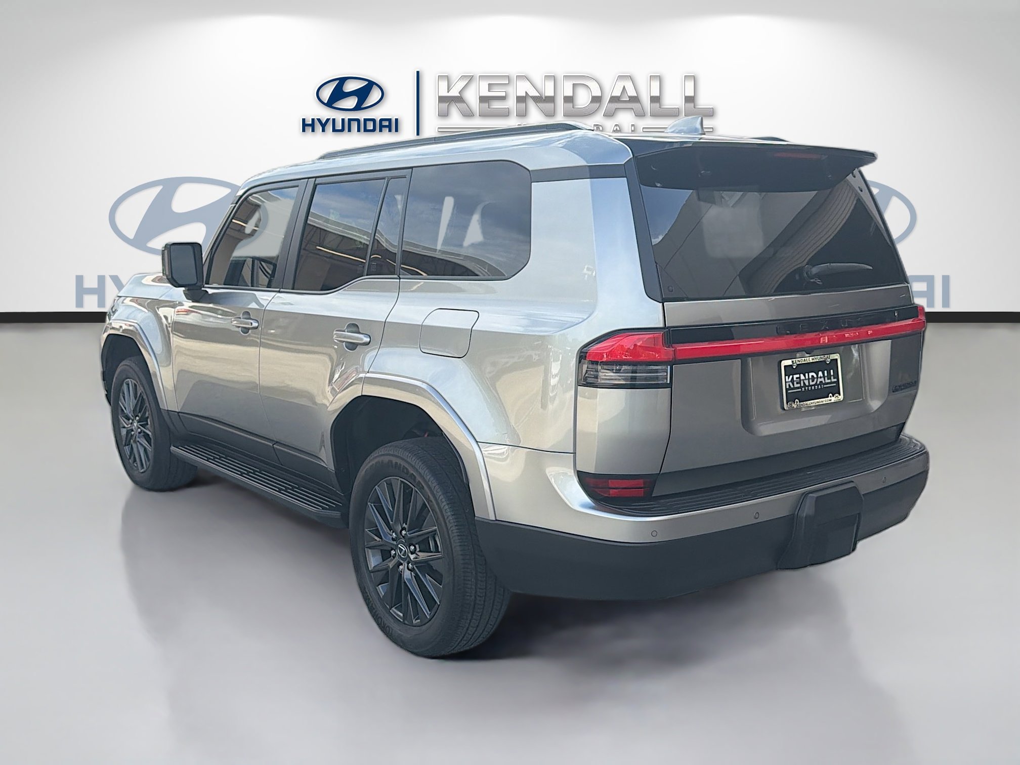 Used 2024 Lexus GX 550 w/ Cold Area Package AWD/4WD image 4
