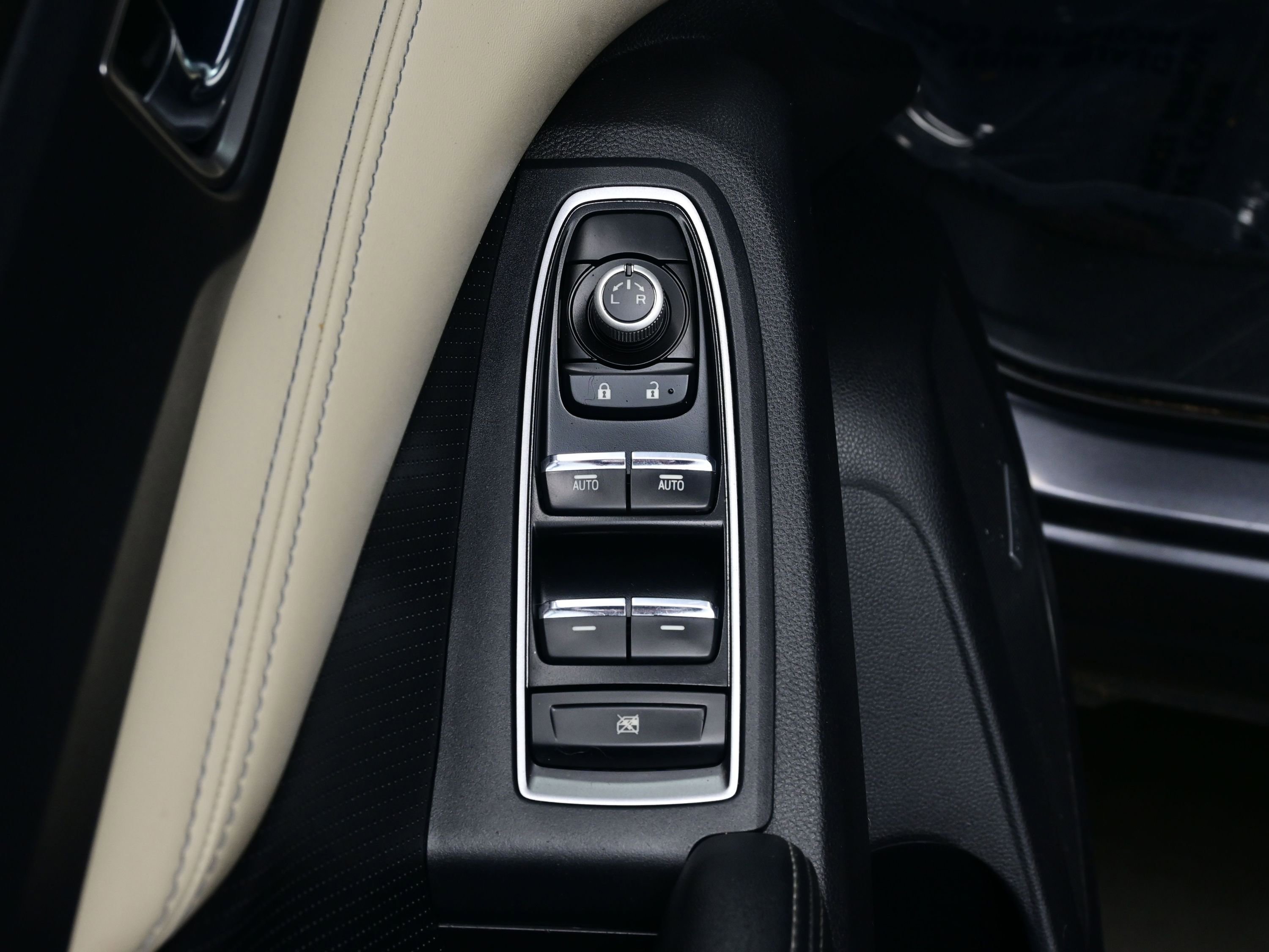 Used 2019 Subaru Ascent Limited w/ Popular Package #3 image 10