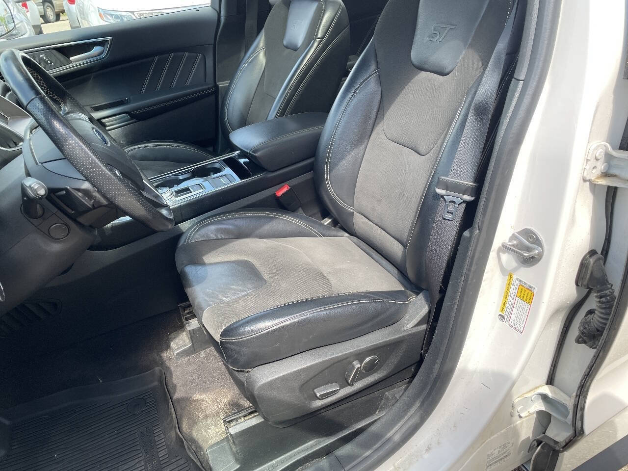 Used 2019 Ford Edge ST w/ Cold Weather Package AWD/4WD image 13