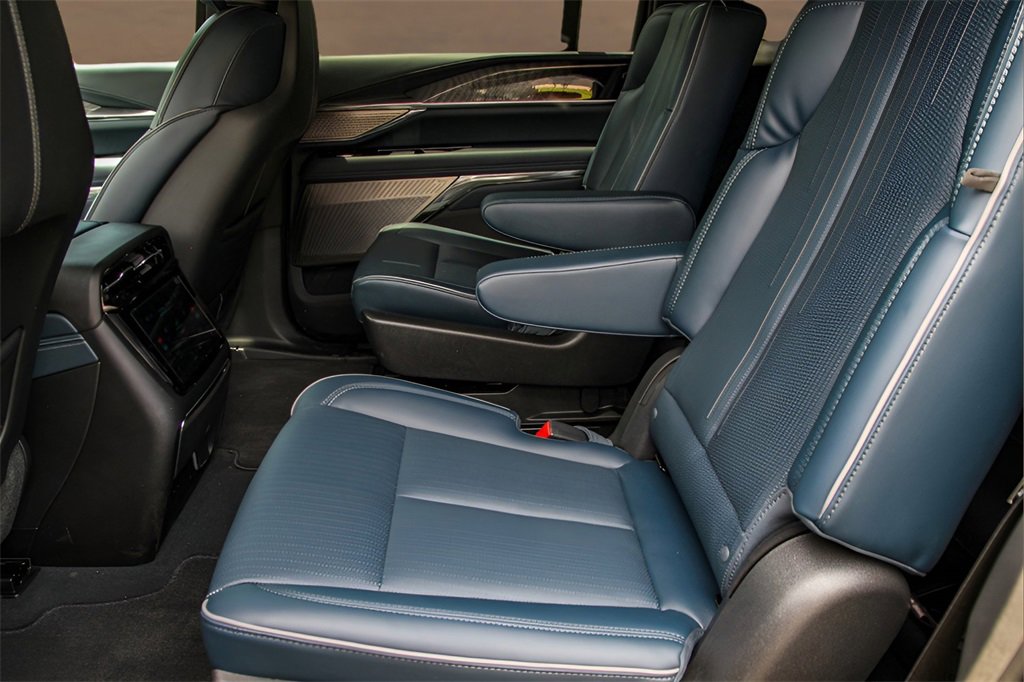 New 2025 Cadillac Escalade IQ Sport 2 w/ LPO, ONYX Package image 17