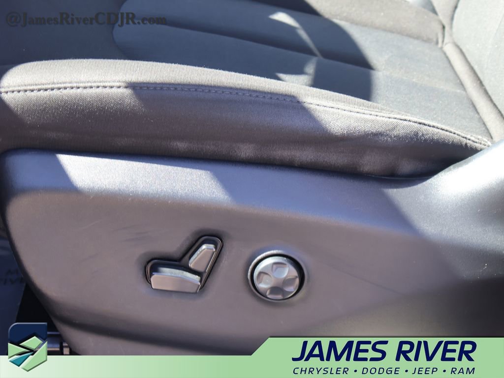 Used 2024 Chrysler Voyager LX image 23