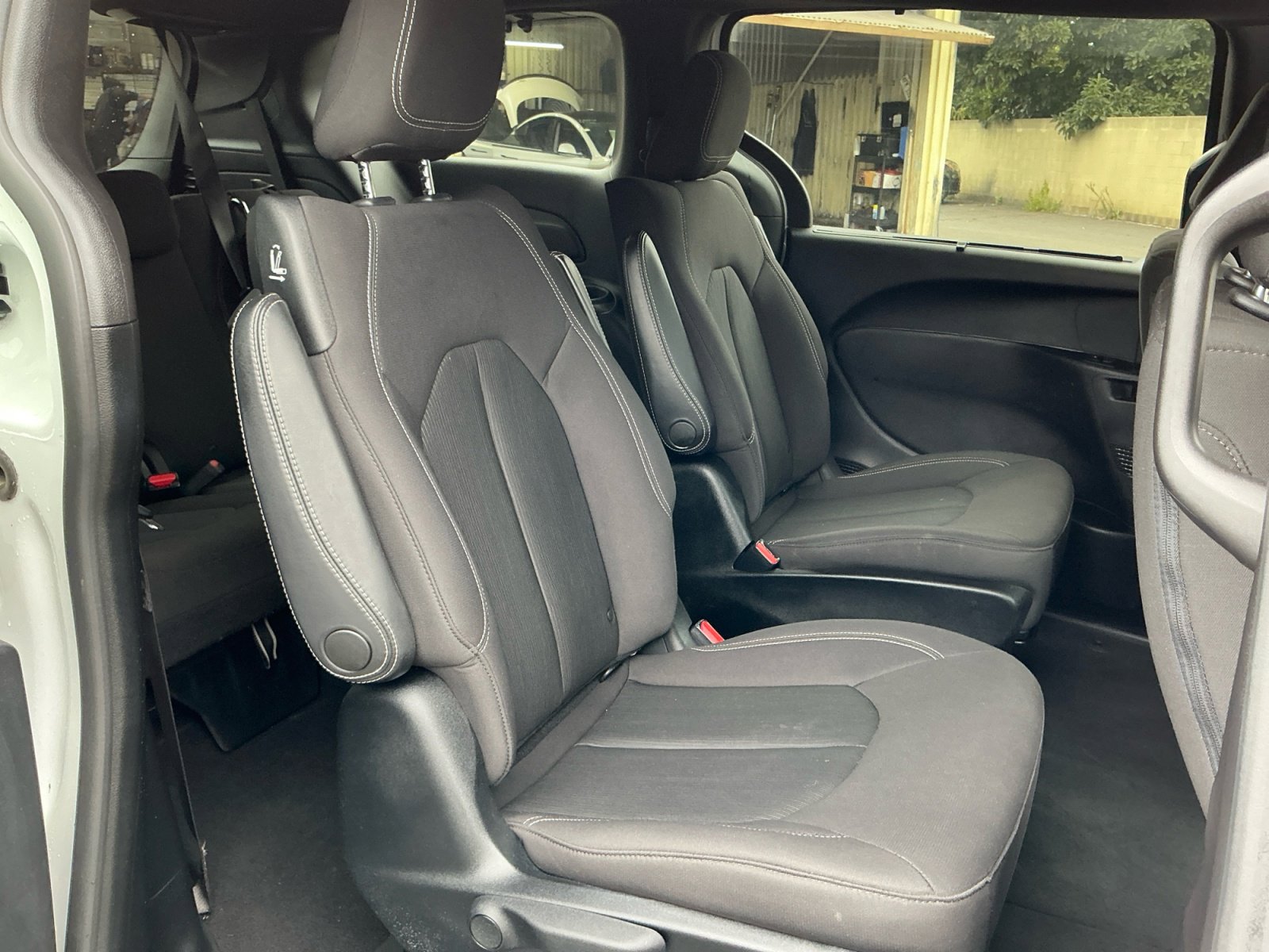 Used 2020 Chrysler Pacifica Touring w/ S Appearance Package image 21