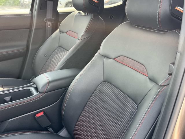New 2025 Nissan Kicks SR w/ SR Premium Package FWD image 23