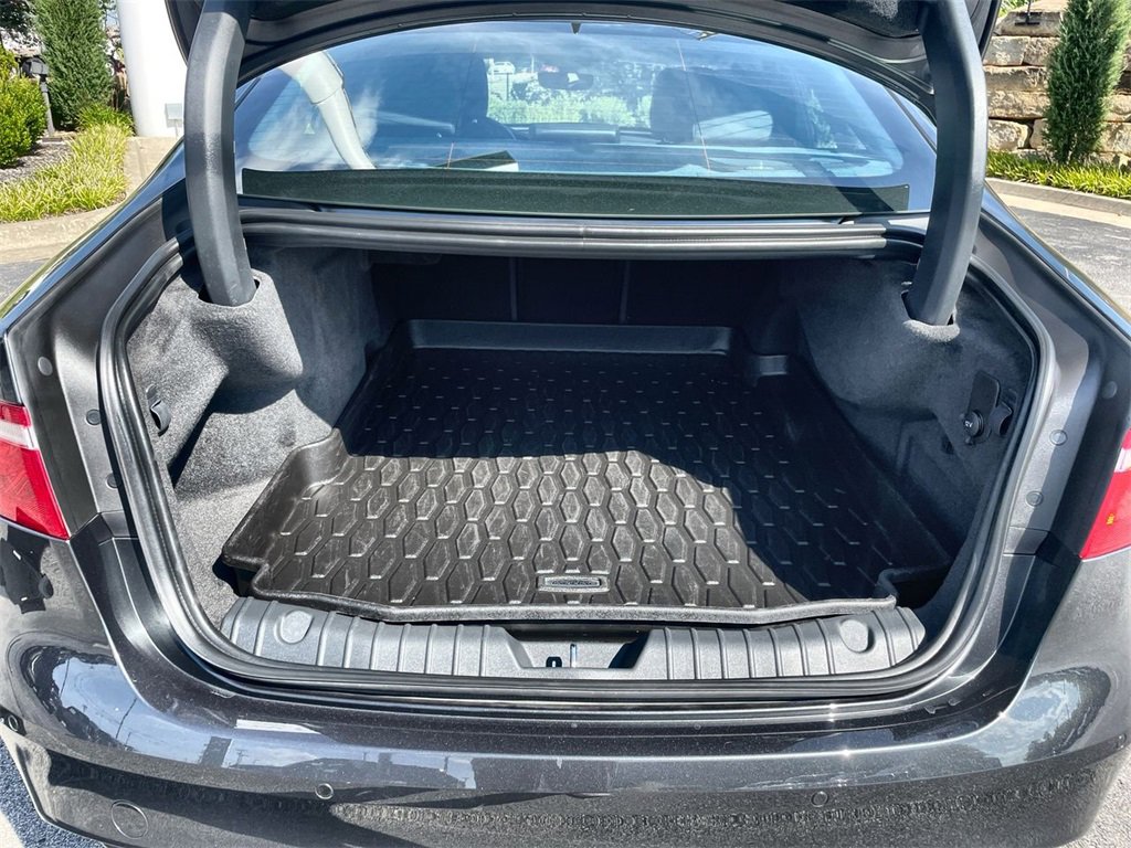 Used 2020 Jaguar XF Prestige image 20