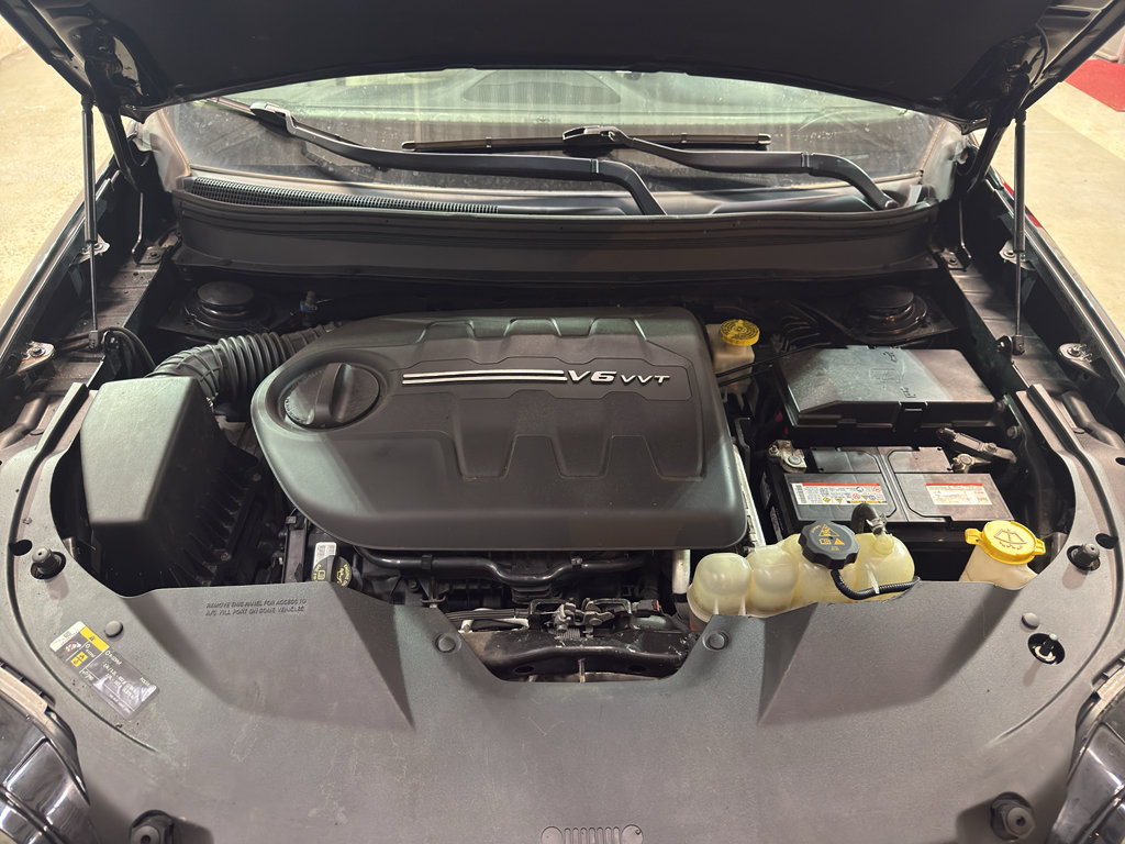 Used 2019 Jeep Cherokee Limited AWD/4WD image 34