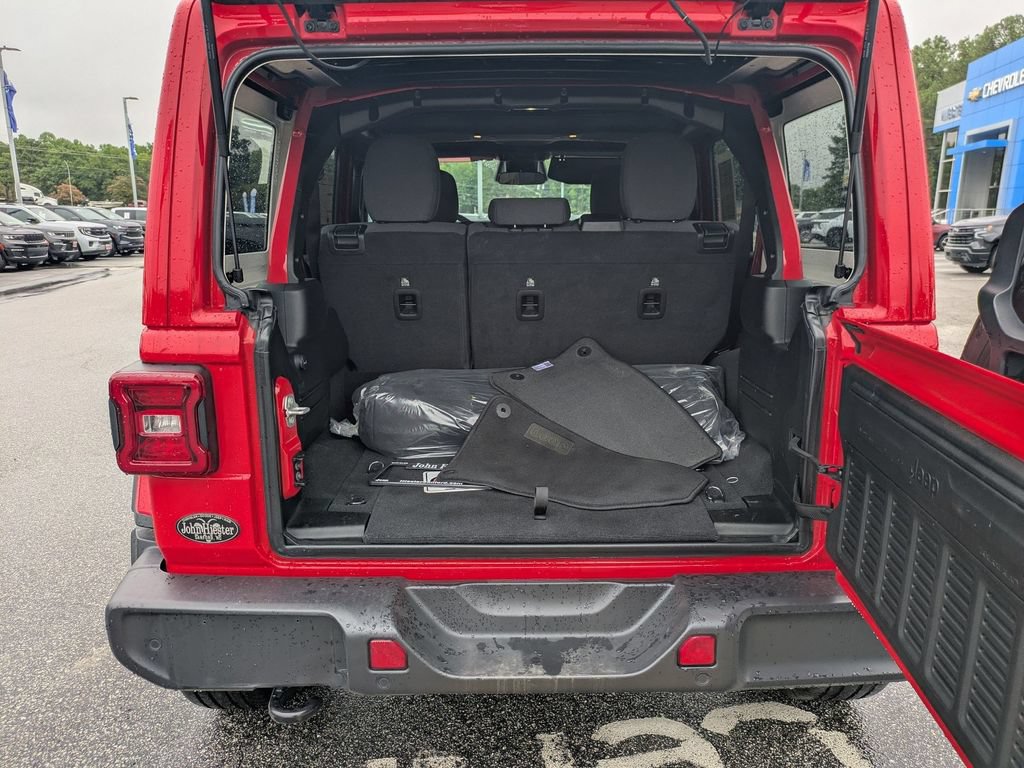 Used 2025 Jeep Wrangler Unlimited Sahara w/ Safety Group AWD/4WD image 27