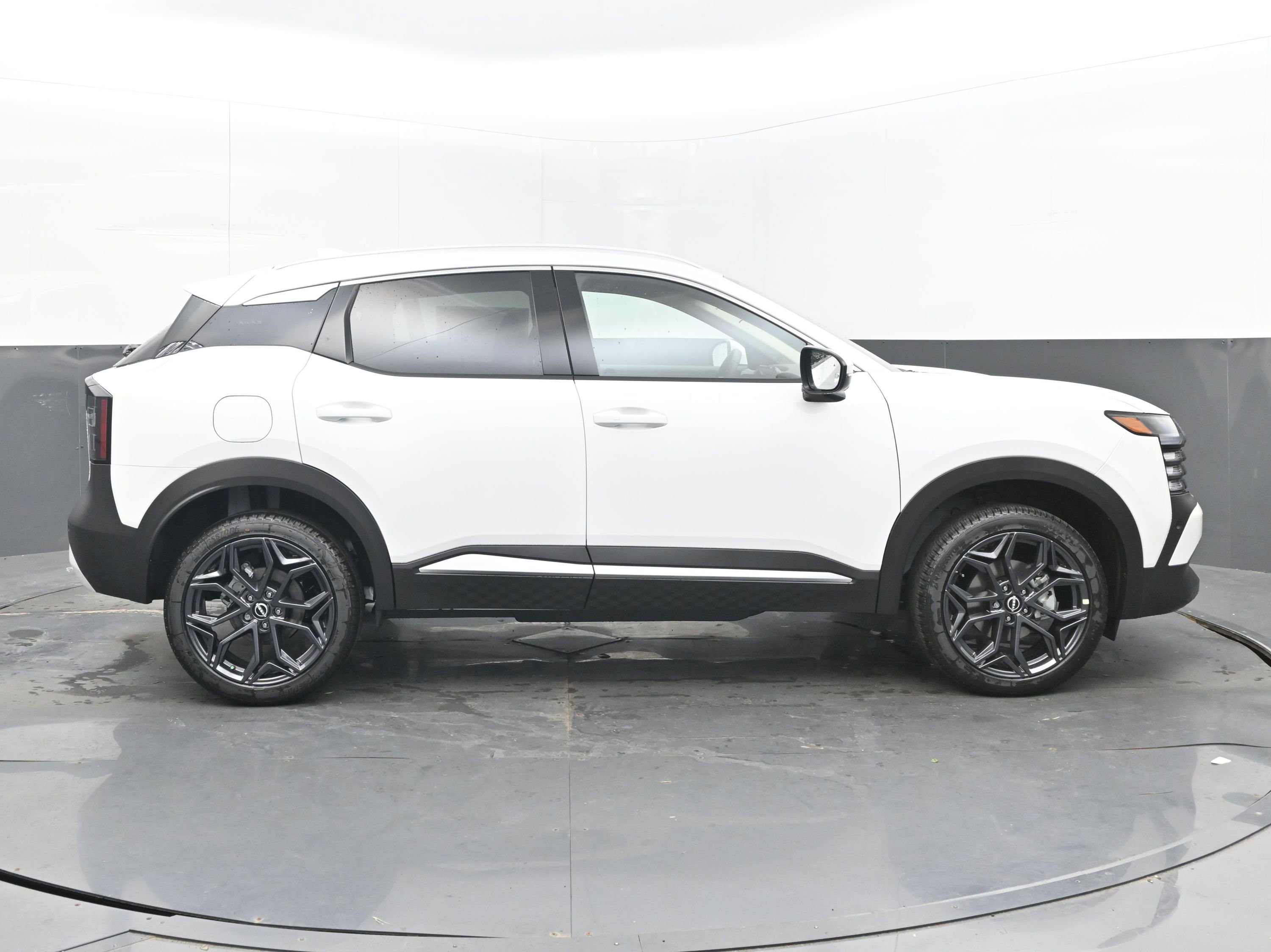 New 2025 Nissan Kicks SR image 8